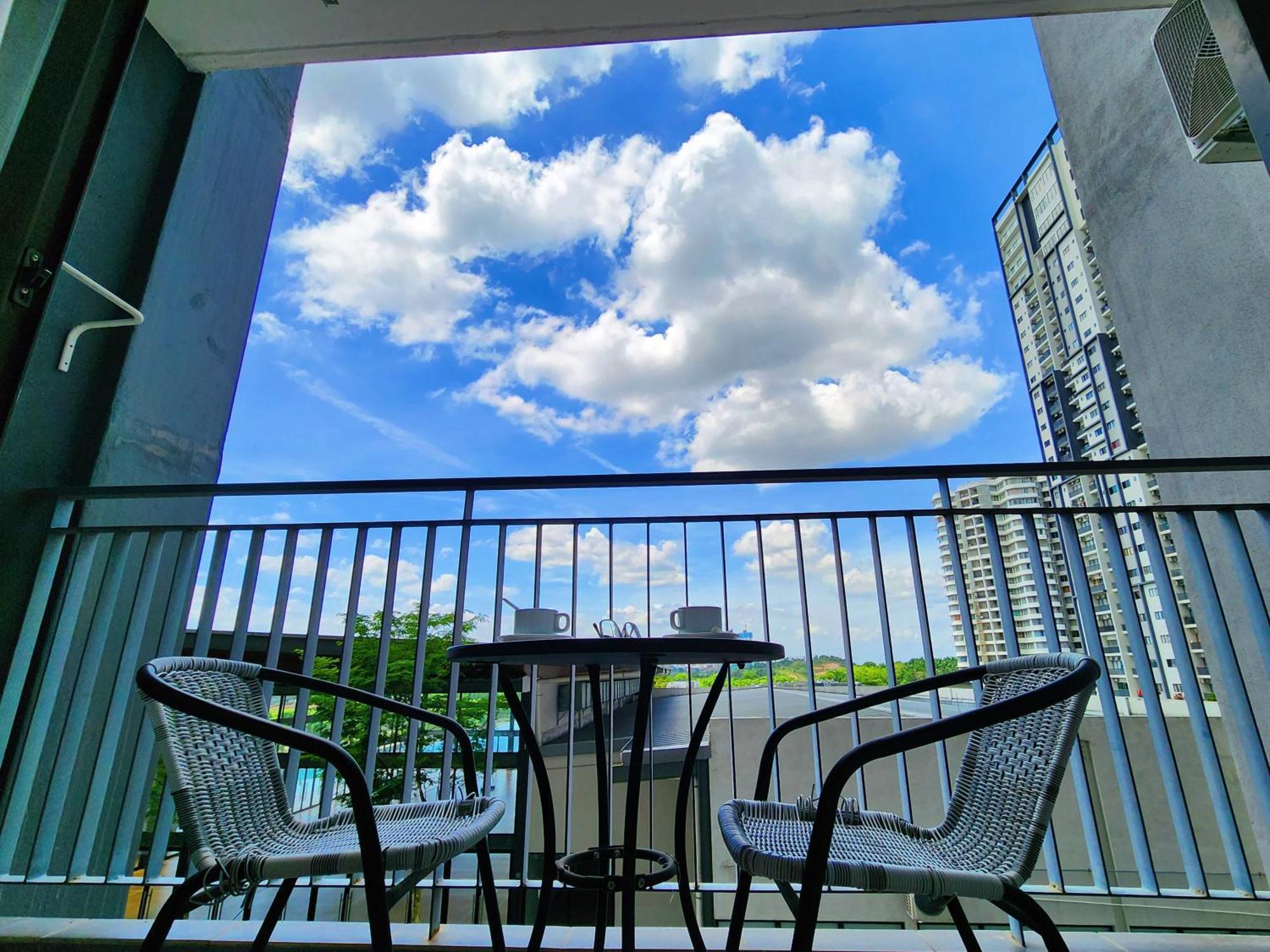 Residensi Lili, Taman Bucida Hijauan, Nilai Nearby Klia, Usim - Infinity Pool Apartment Exterior photo